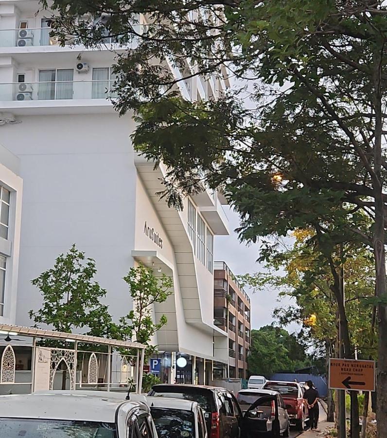 Apartment Mt Kinabalu , Sea View & Sunset Living , Aru , Borneo *
