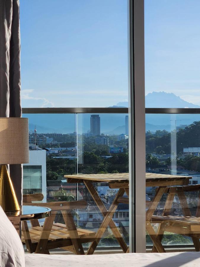 Mt Kinabalu , Sea View & Sunset Living , Aru , Borneo Apartment